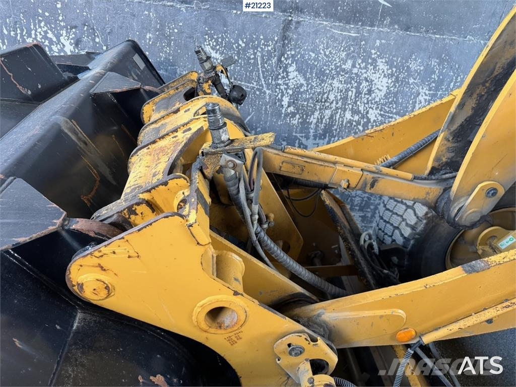 CAT 930 K Pale gommate