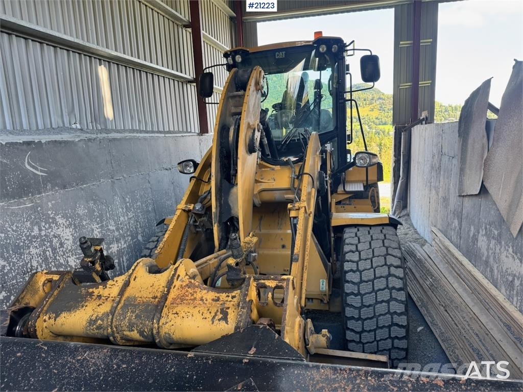 CAT 930 K Pale gommate