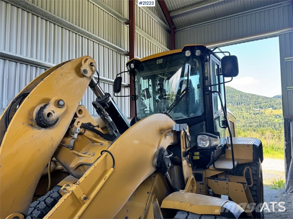 CAT 930 K Pale gommate