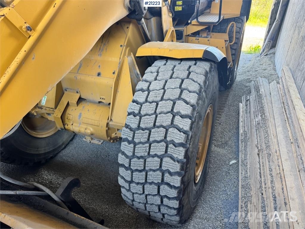 CAT 930 K Pale gommate