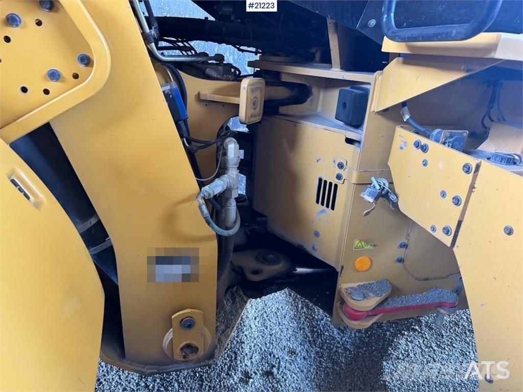 CAT 930 K Pale gommate