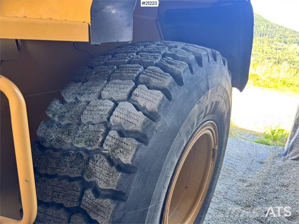 CAT 930 K Pale gommate