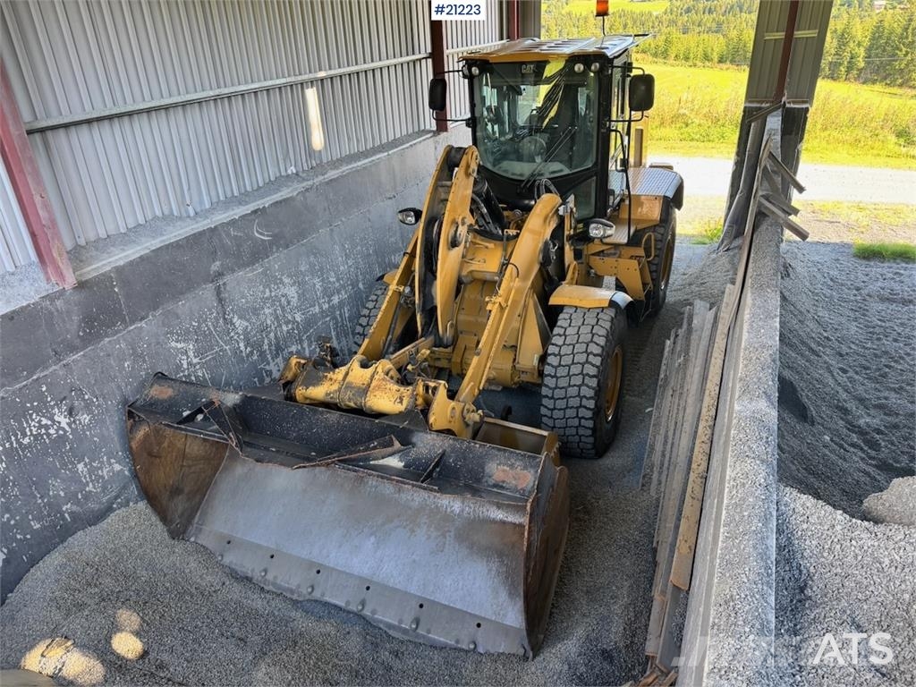 CAT 930 K Pale gommate
