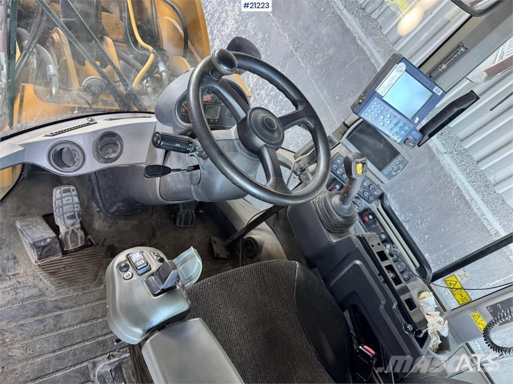 CAT 930 K Pale gommate
