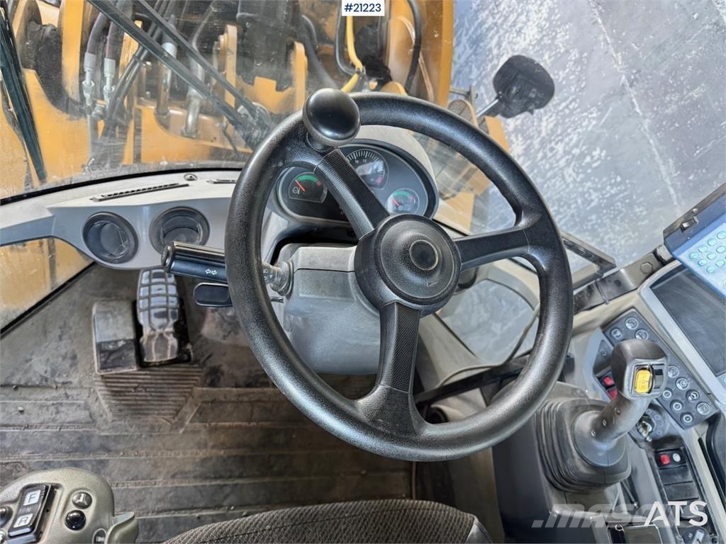 CAT 930 K Pale gommate