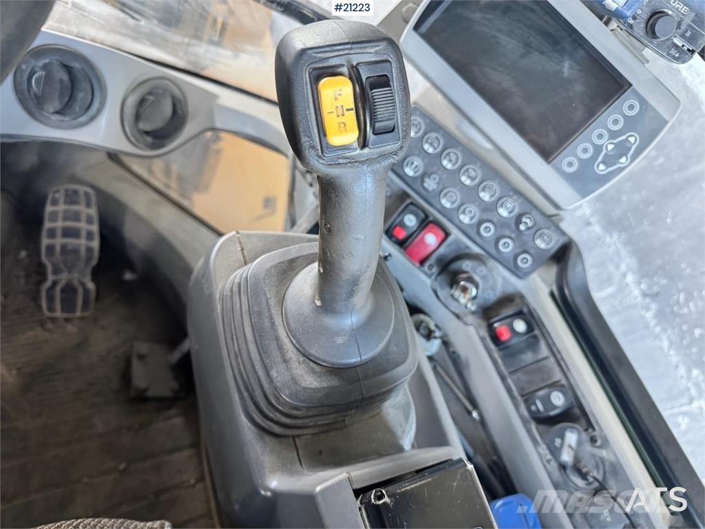 CAT 930 K Pale gommate
