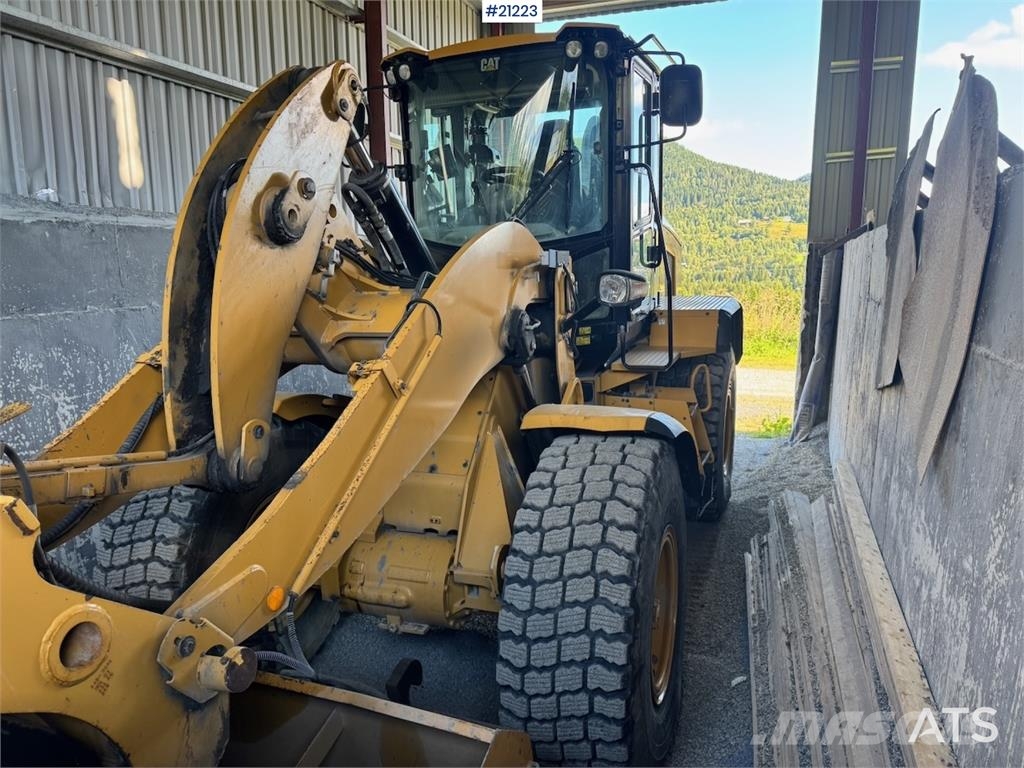 CAT 930 K Pale gommate