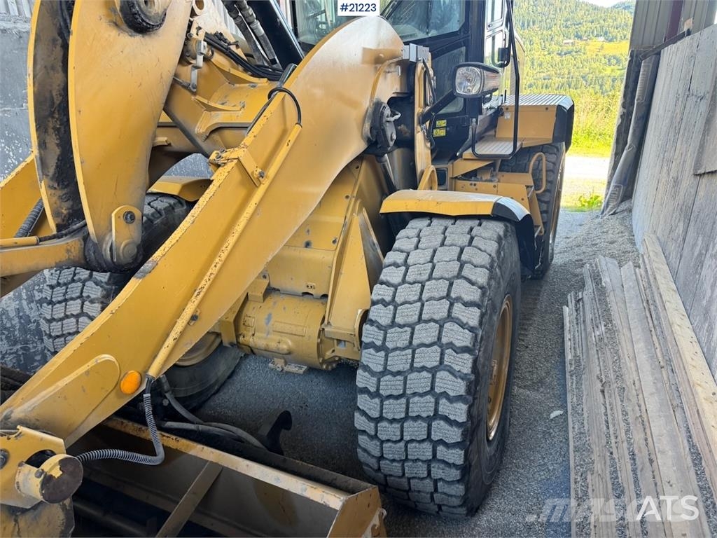 CAT 930 K Pale gommate