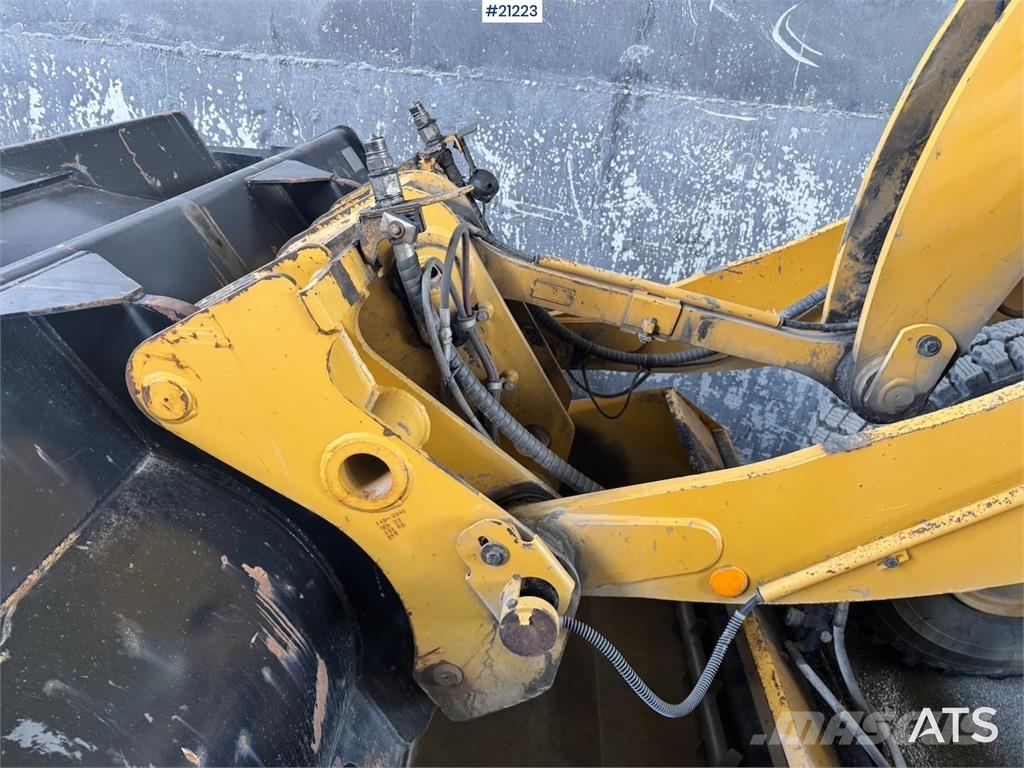 CAT 930 K Pale gommate