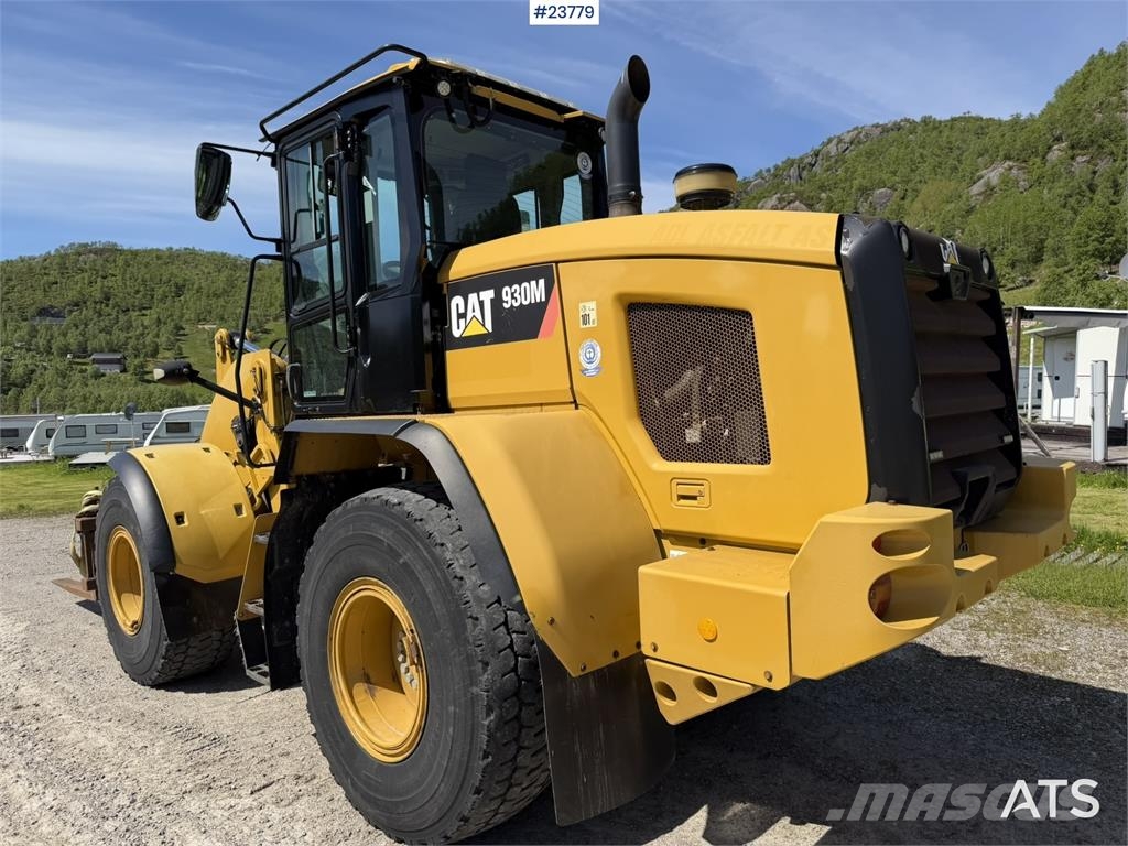 CAT 930 M wheel loader with bucket Iekrāvēji uz riteņiem