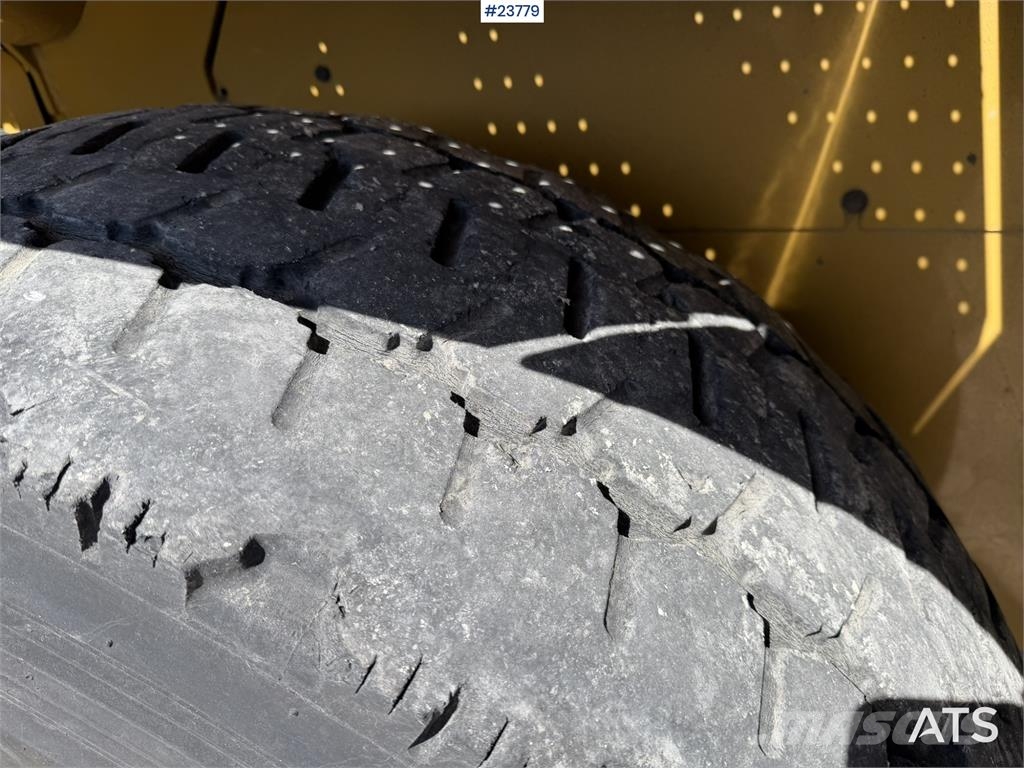 CAT 930 M wheel loader with bucket Iekrāvēji uz riteņiem