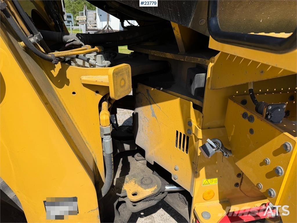 CAT 930 M wheel loader with bucket Iekrāvēji uz riteņiem