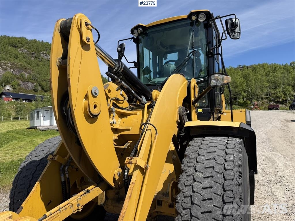 CAT 930 M wheel loader with bucket Iekrāvēji uz riteņiem