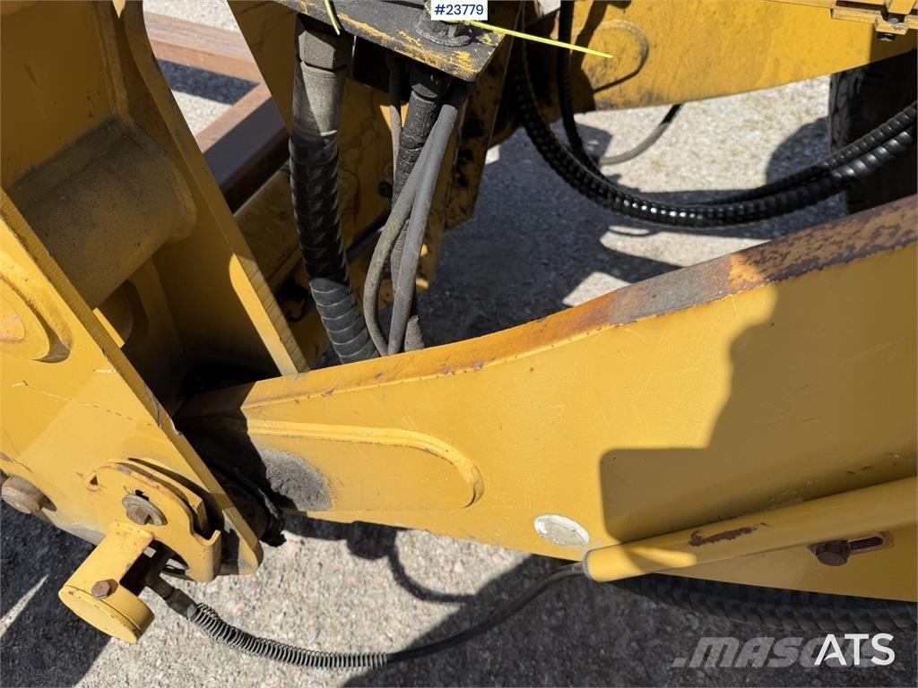 CAT 930 M wheel loader with bucket Iekrāvēji uz riteņiem