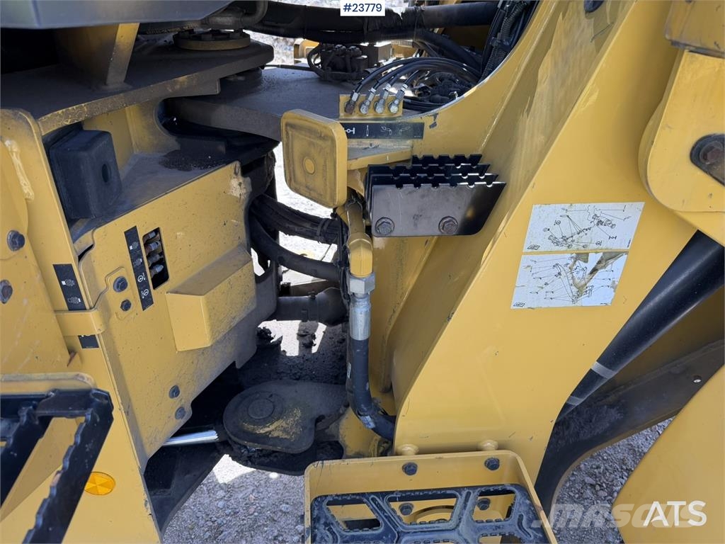 CAT 930 M wheel loader with bucket Iekrāvēji uz riteņiem