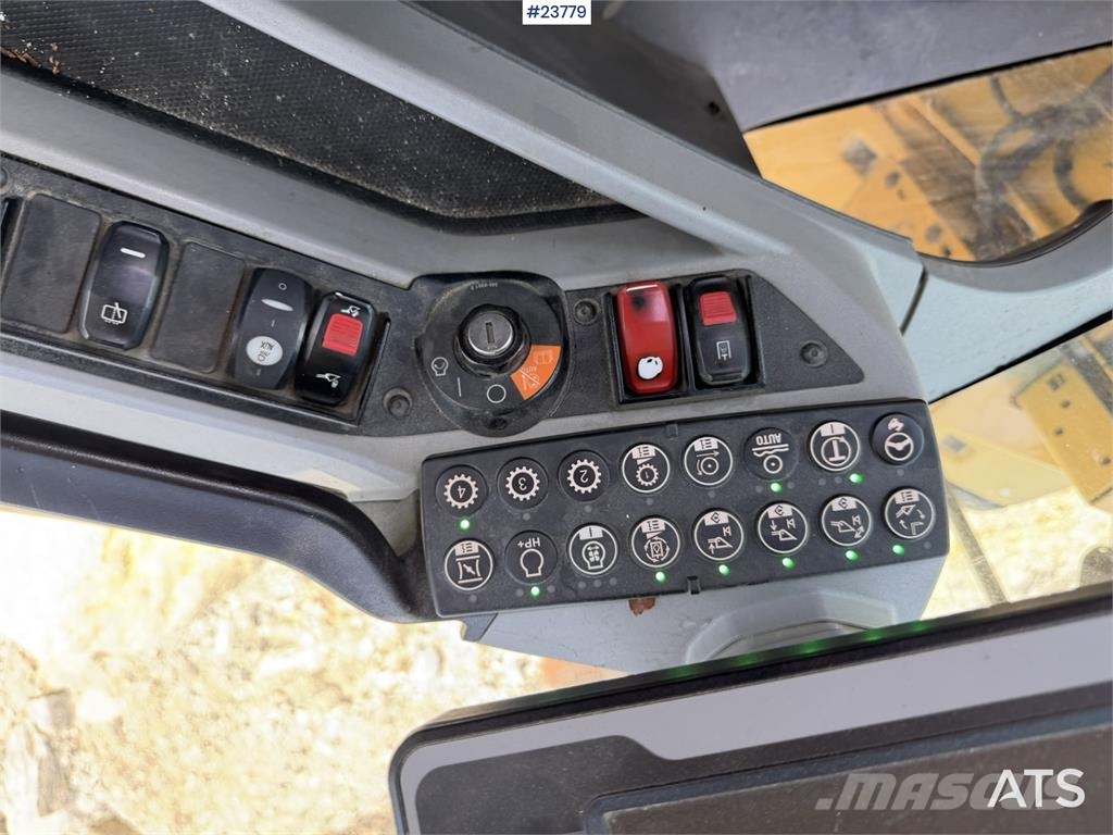 CAT 930 M wheel loader with bucket Iekrāvēji uz riteņiem
