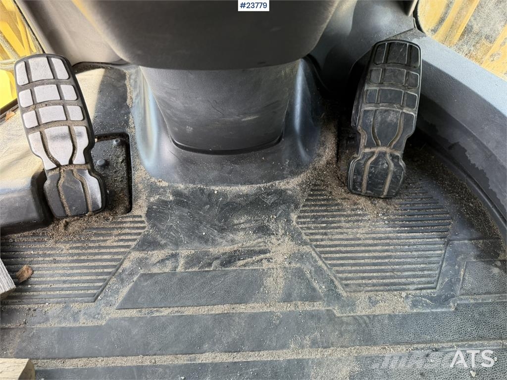 CAT 930 M wheel loader with bucket Iekrāvēji uz riteņiem
