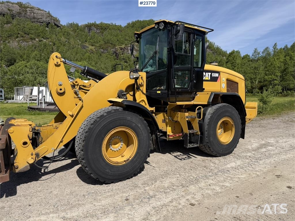 CAT 930 M wheel loader with bucket Iekrāvēji uz riteņiem