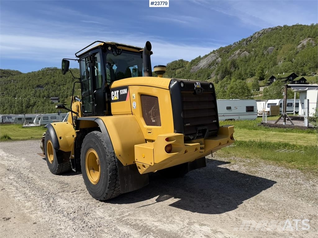 CAT 930 M wheel loader with bucket Iekrāvēji uz riteņiem