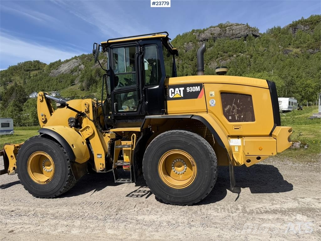 CAT 930 M wheel loader with bucket Iekrāvēji uz riteņiem