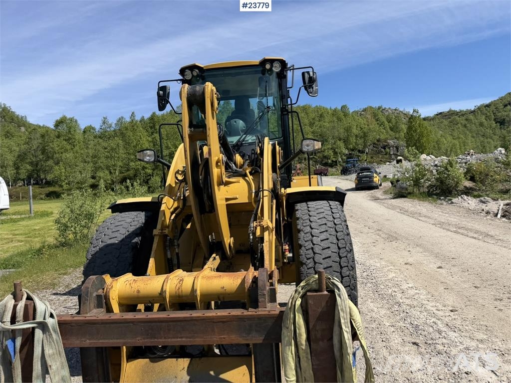 CAT 930 M wheel loader with bucket Iekrāvēji uz riteņiem