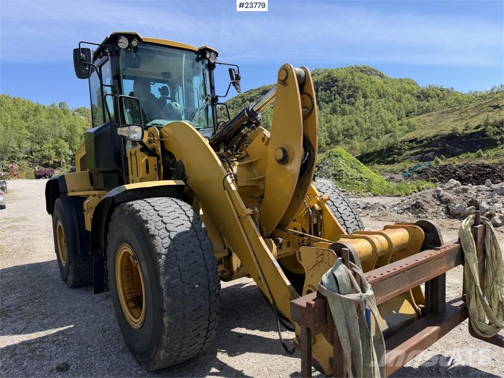 CAT 930 M wheel loader with bucket Iekrāvēji uz riteņiem