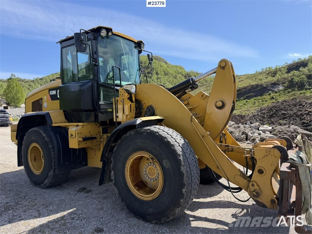 CAT 930 M wheel loader with bucket Iekrāvēji uz riteņiem
