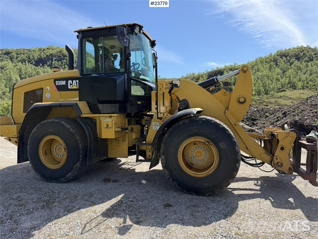 CAT 930 M wheel loader with bucket Iekrāvēji uz riteņiem