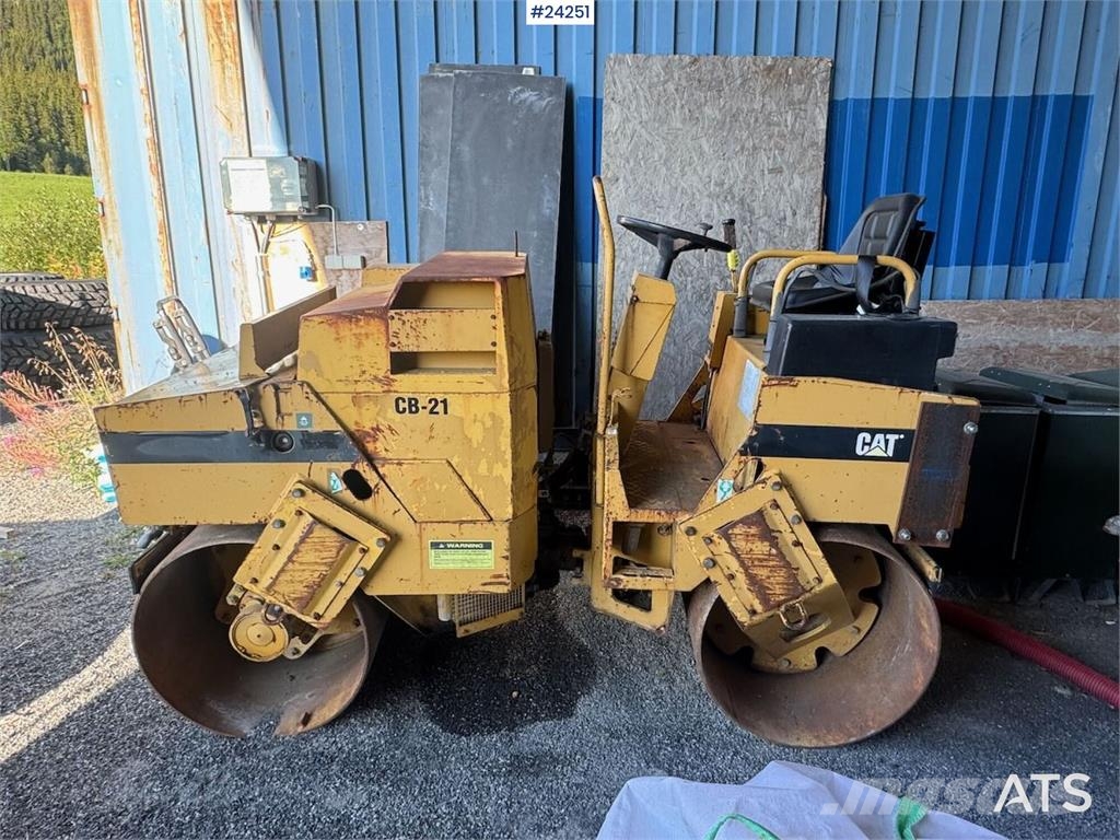 CAT CB-214B Vibratory Roller مداحل
