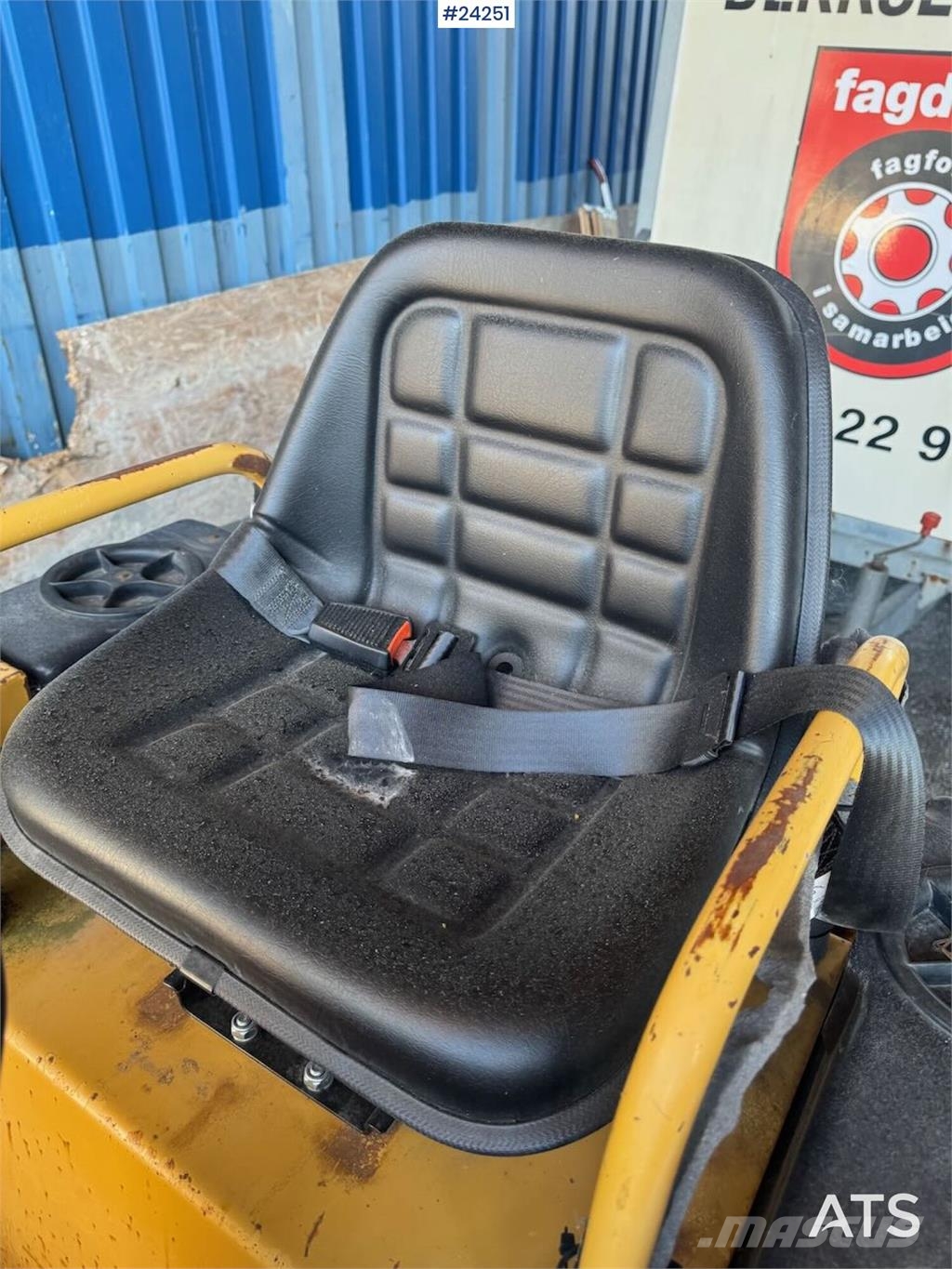 CAT CB-214B Vibratory Roller مداحل