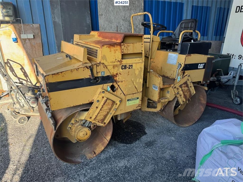 CAT CB-214B Vibratory Roller مداحل