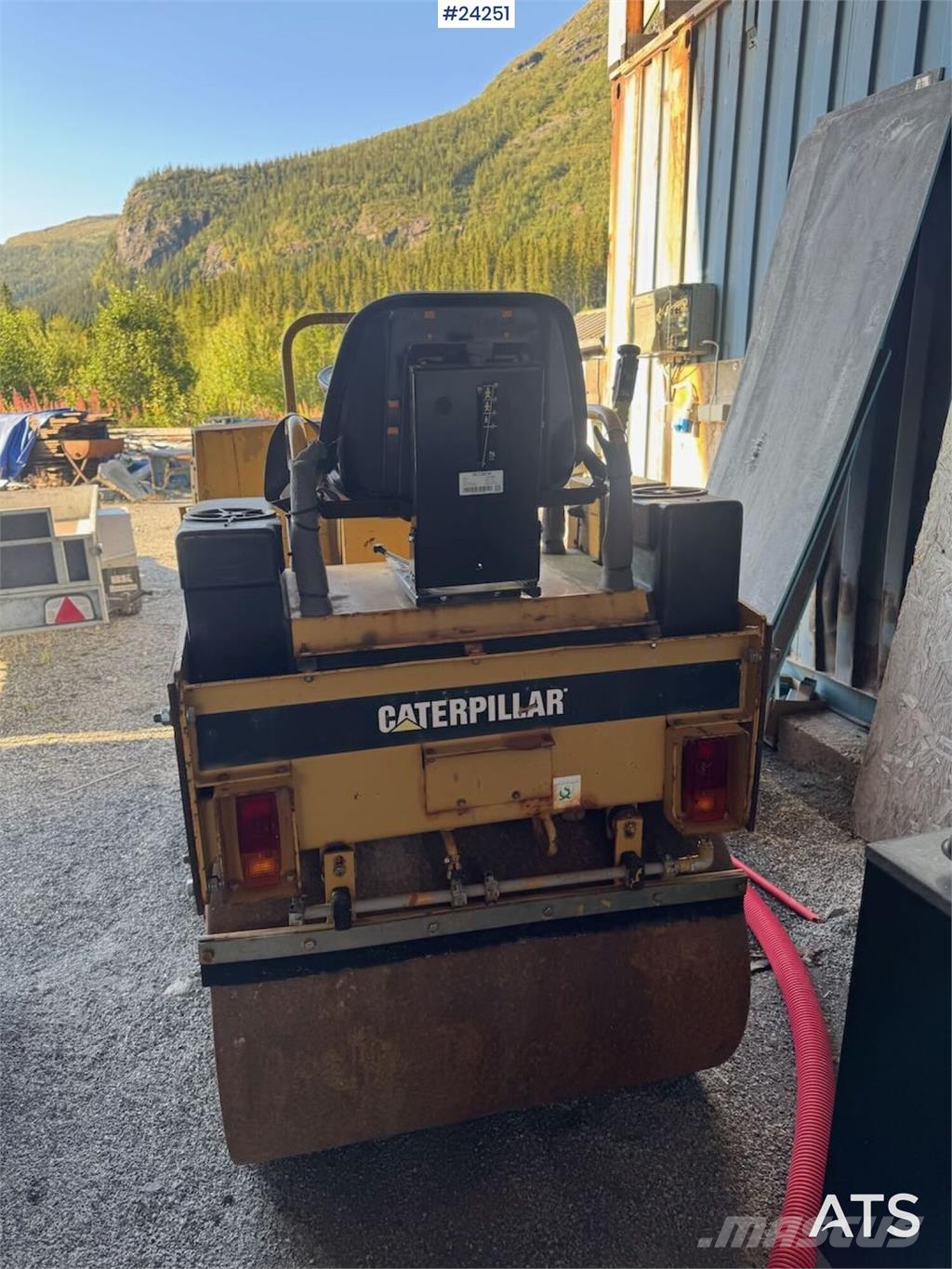CAT CB-214B Vibratory Roller مداحل