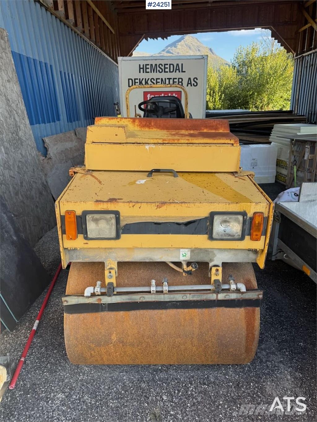 CAT CB-214B Vibratory Roller مداحل