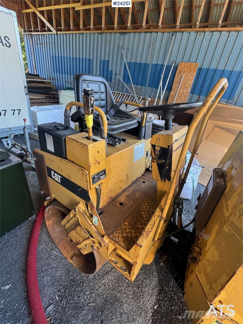 CAT CB-214B Vibratory Roller مداحل
