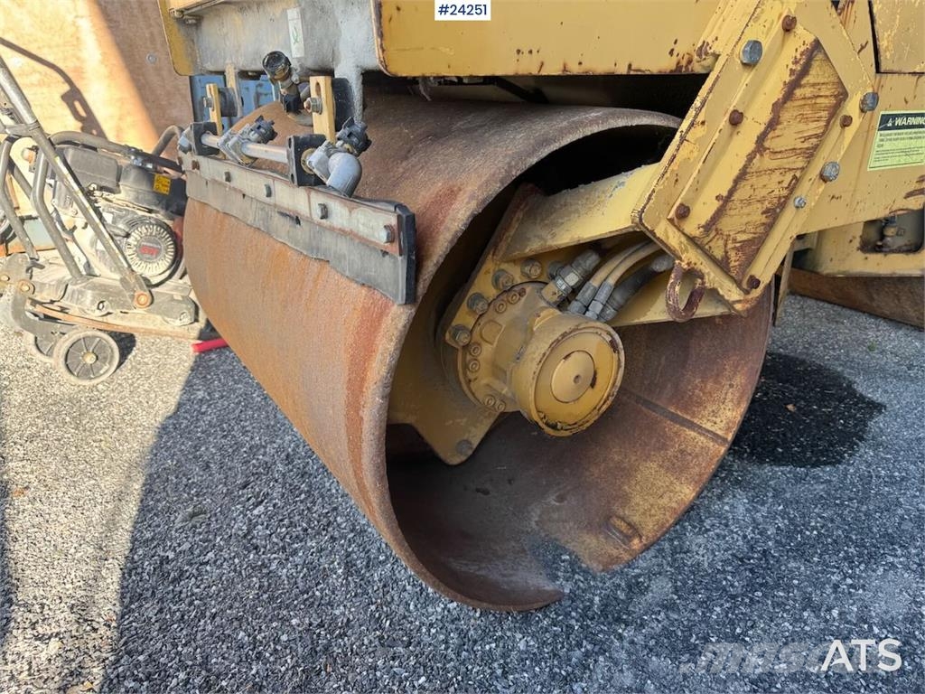 CAT CB-214B Vibratory Roller مداحل