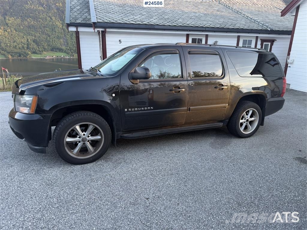 Chevrolet Suburban 4x4 Van – Petrol/Gas – Low Mileage Voiture