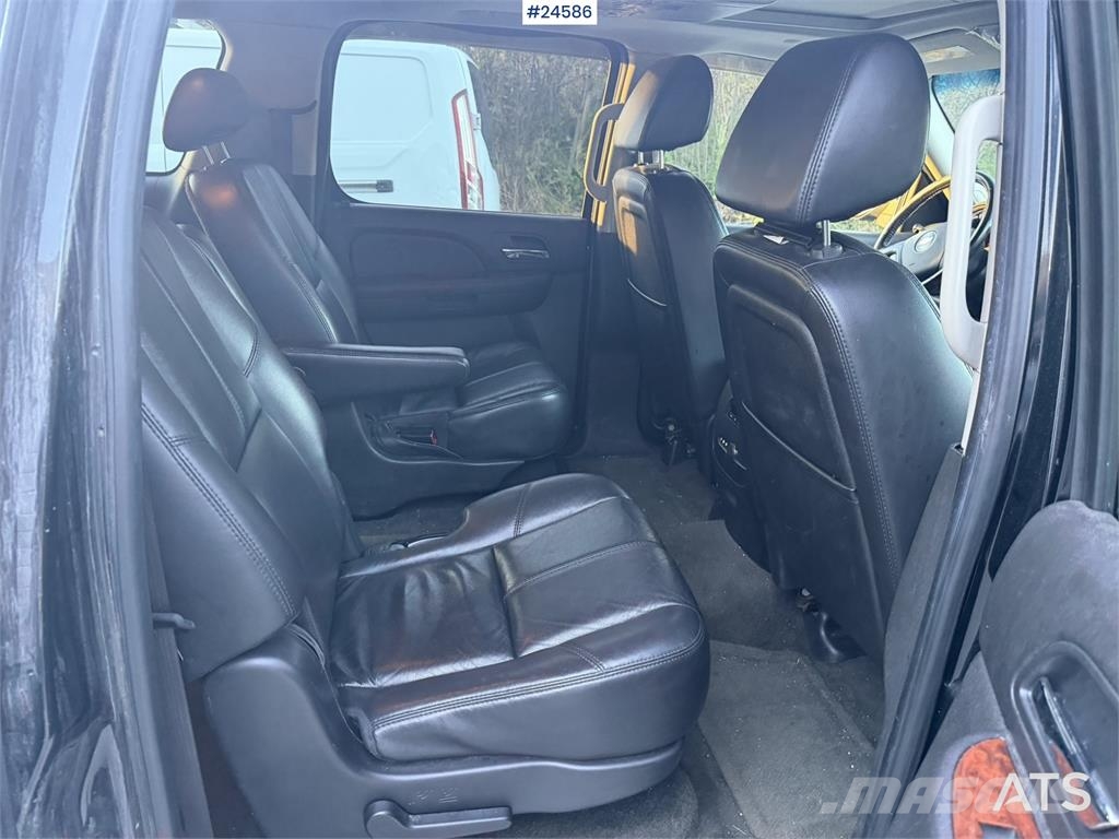 Chevrolet Suburban 4x4 Van – Petrol/Gas – Low Mileage Voiture