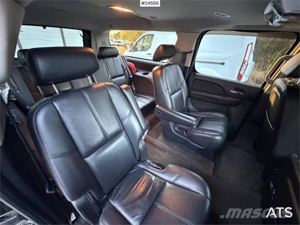 Chevrolet Suburban 4x4 Van – Petrol/Gas – Low Mileage Voiture