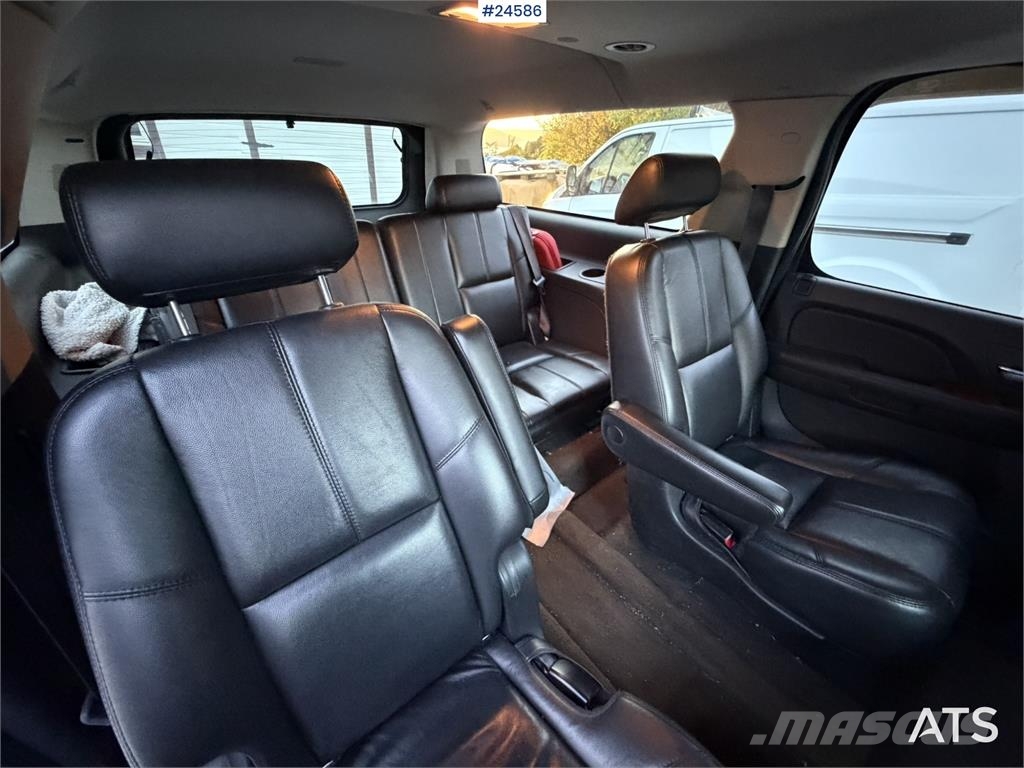 Chevrolet Suburban 4x4 Van – Petrol/Gas – Low Mileage Voiture