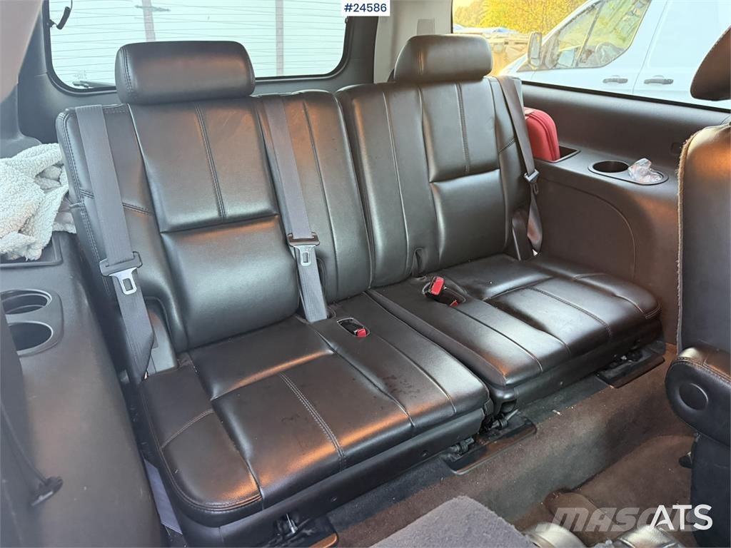 Chevrolet Suburban 4x4 Van – Petrol/Gas – Low Mileage Voiture