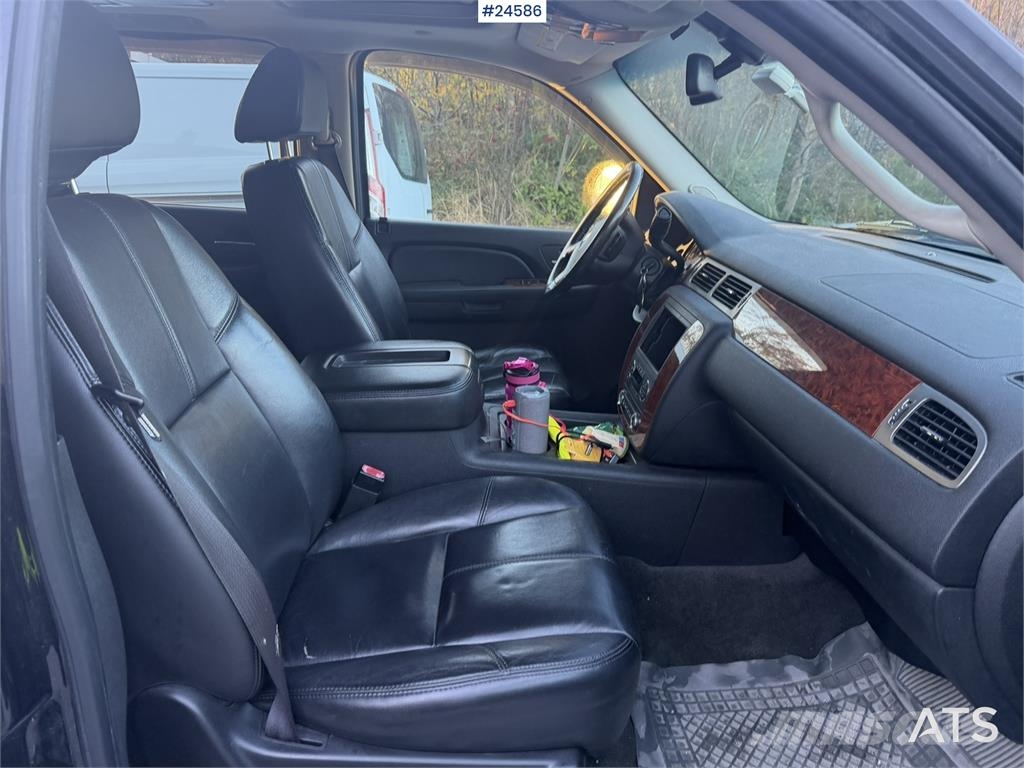 Chevrolet Suburban 4x4 Van – Petrol/Gas – Low Mileage Voiture