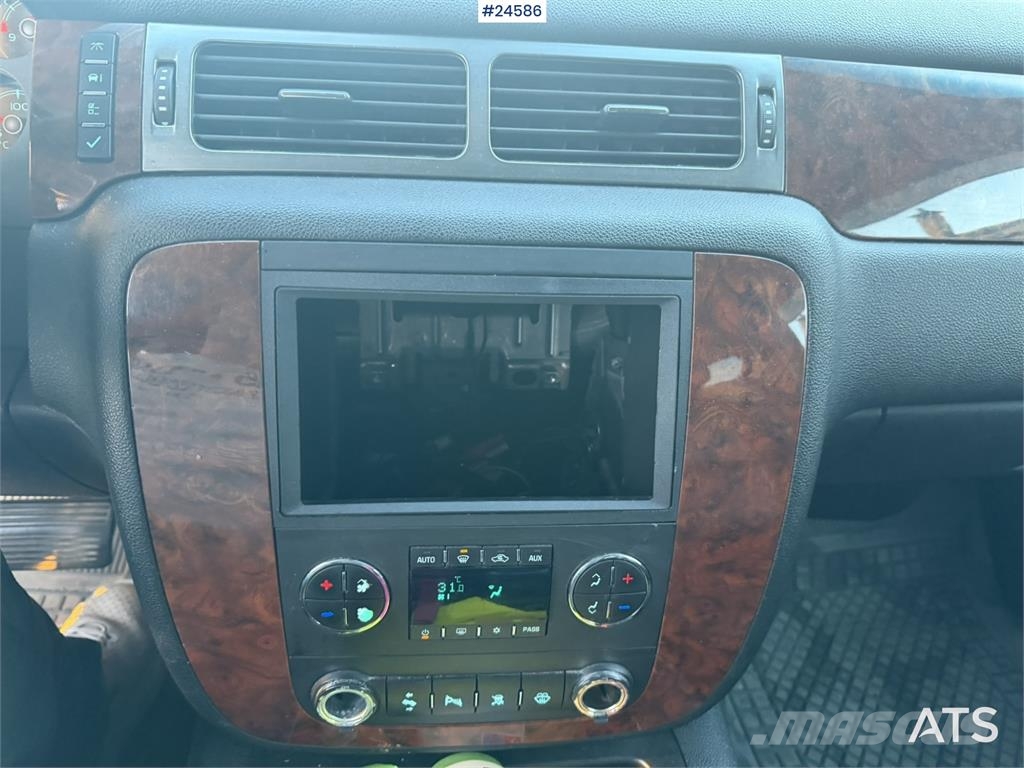 Chevrolet Suburban 4x4 Van – Petrol/Gas – Low Mileage Voiture