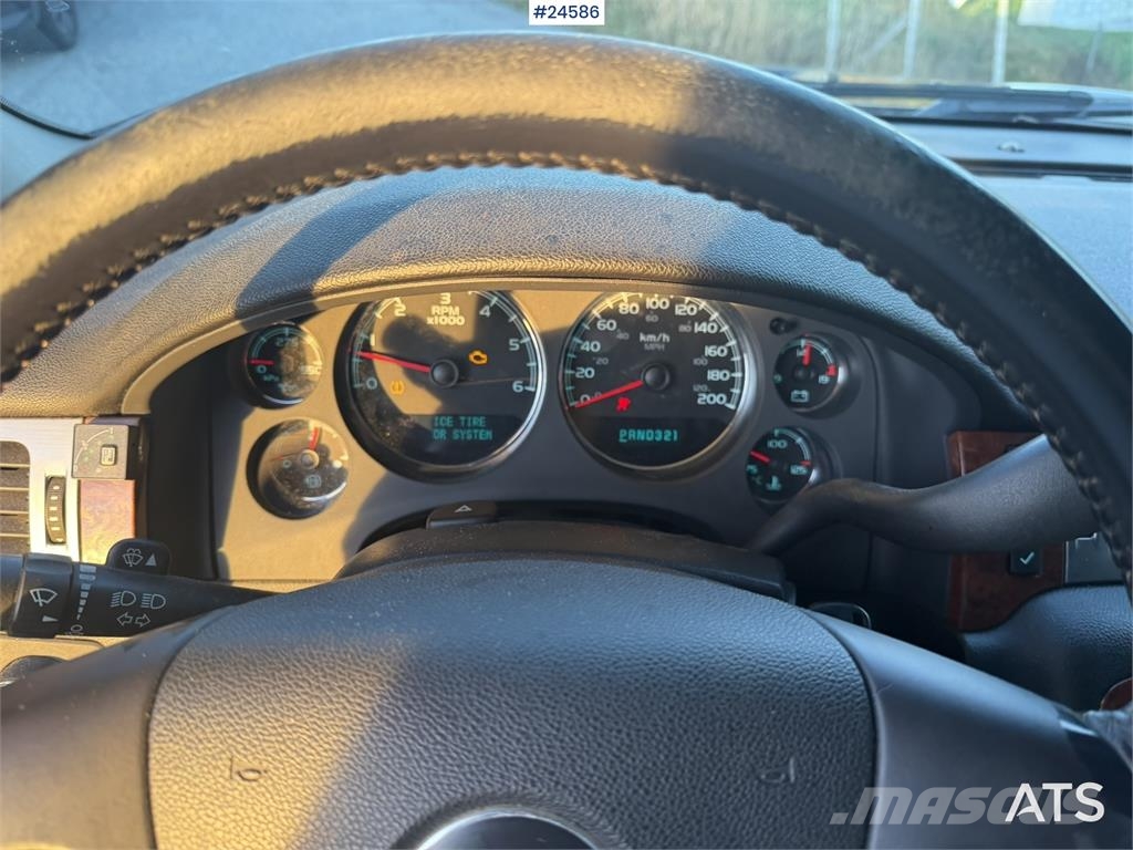 Chevrolet Suburban 4x4 Van – Petrol/Gas – Low Mileage Voiture