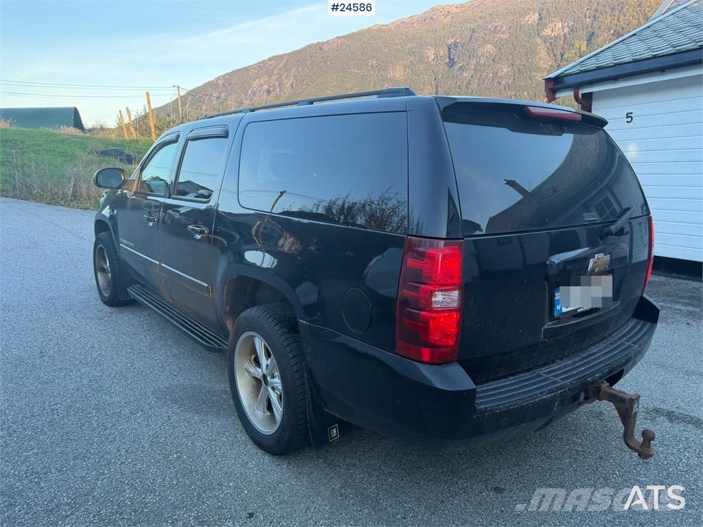Chevrolet Suburban 4x4 Van – Petrol/Gas – Low Mileage Voiture