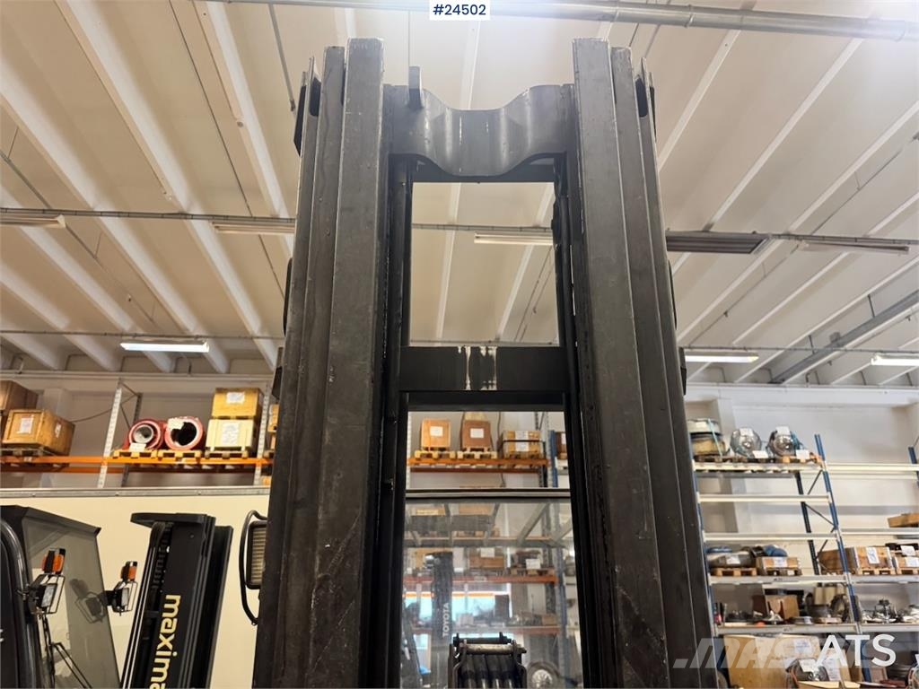 Clark CEM20S Forklift – Requires New Battery Akumulátorové vozíky