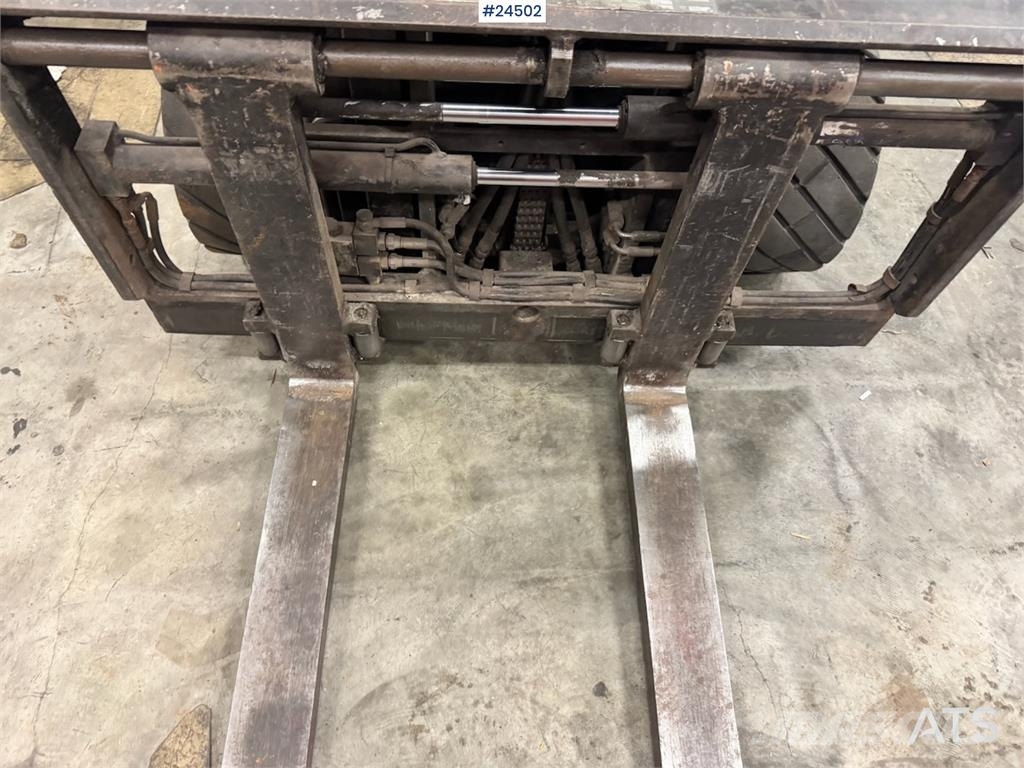 Clark CEM20S Forklift – Requires New Battery Akumulátorové vozíky