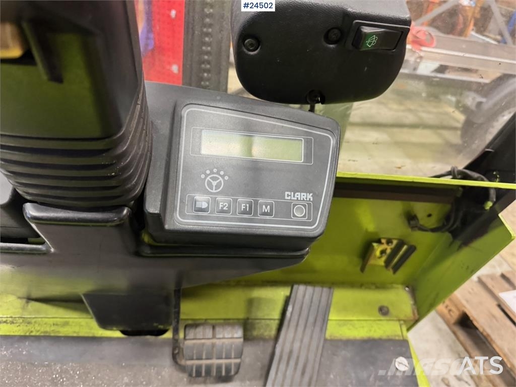 Clark CEM20S Forklift – Requires New Battery Akumulátorové vozíky