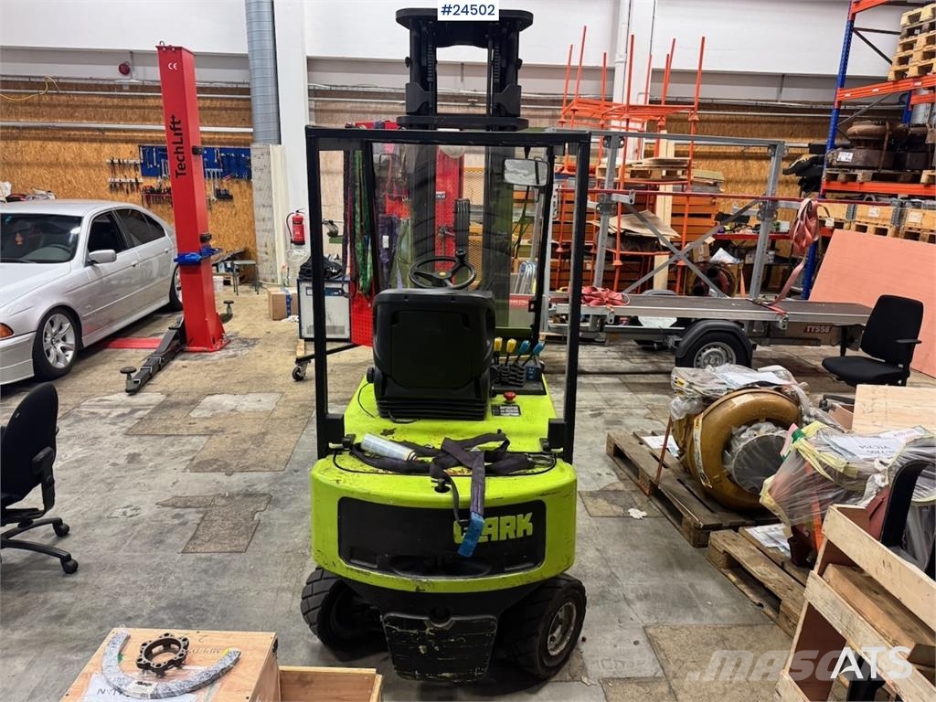 Clark CEM20S Forklift – Requires New Battery Akumulátorové vozíky