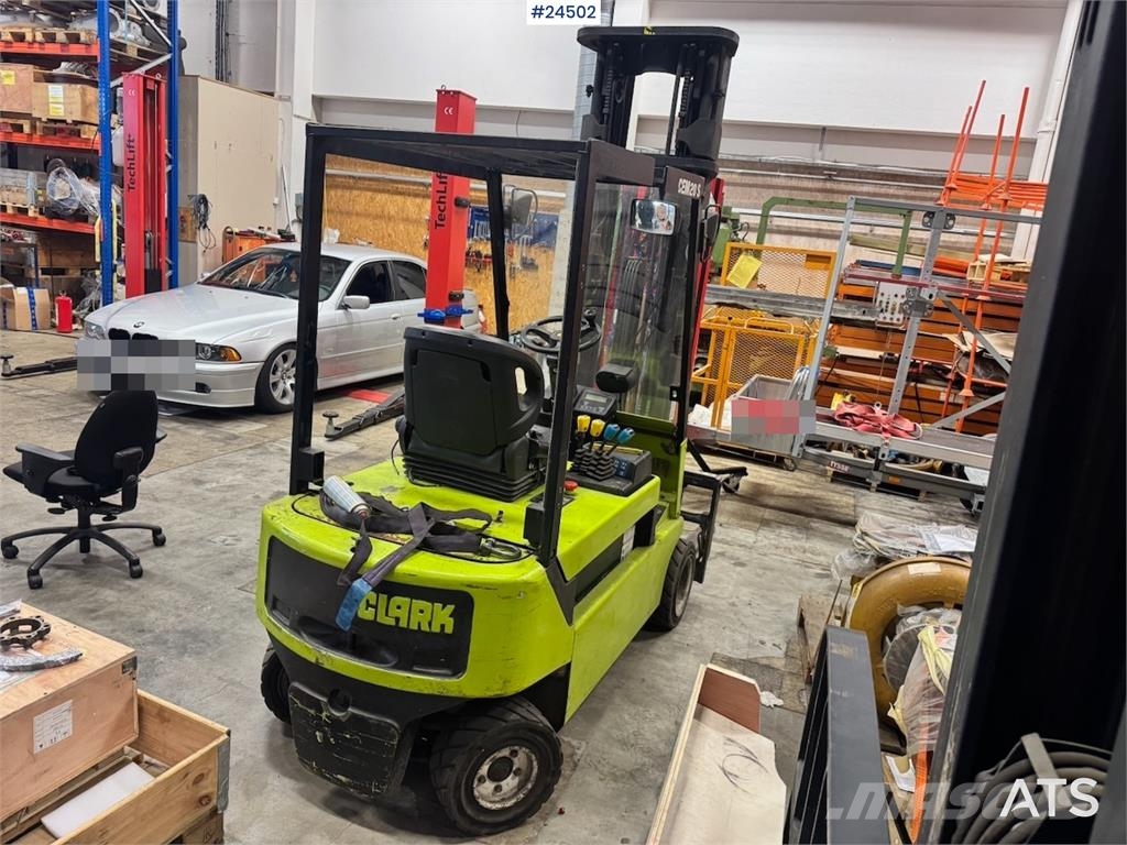 Clark CEM20S Forklift – Requires New Battery Akumulátorové vozíky