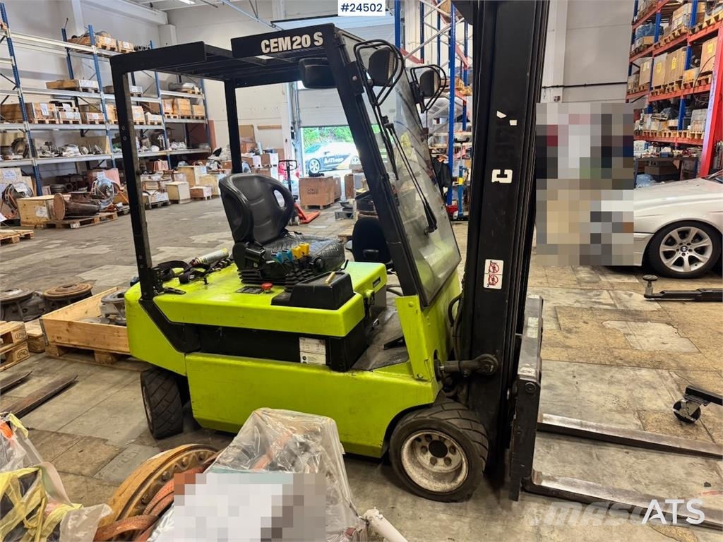 Clark CEM20S Forklift – Requires New Battery Akumulátorové vozíky